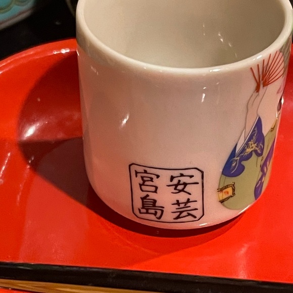 From Japan made in China tea set a two tall saki cups, four matching tea cups - Picture 9 of 16